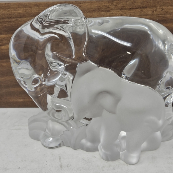 Lenox Crystal Elephant with satin baby - Picture 2 of 11